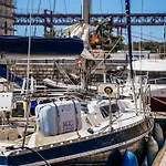 The Classic Sailboat Retreat Botel