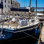 The Classic Sailboat Retreat Botel Lissabon