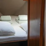 The Classic Sailboat Retreat Botel Lisboa