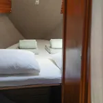 The Classic Sailboat Retreat Botel