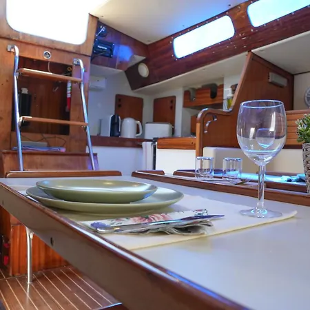 Bateau-hôtel The Classic Sailboat Retreat