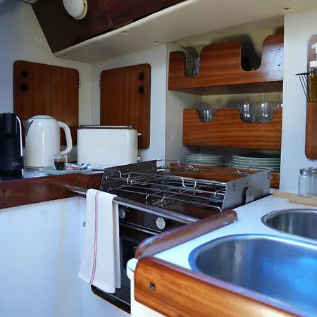 Romantic Sailboat Retreat Marina De Alcantara Downtown