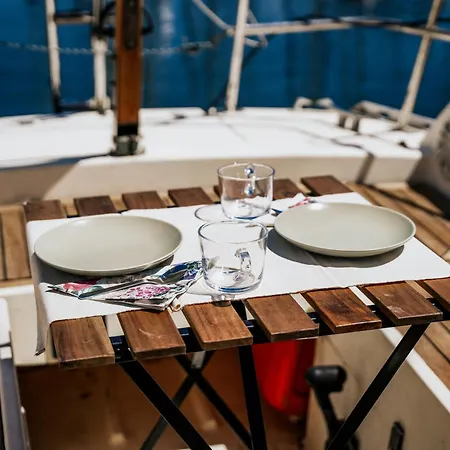 The Classic Sailboat Retreat Bateau-hôtel Lisboa