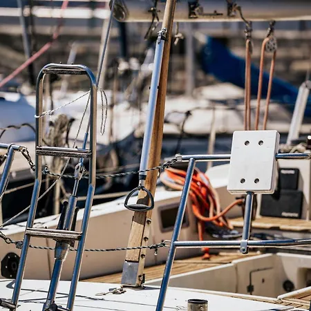 The Classic Sailboat Retreat 船屋 Lisboa