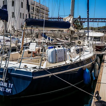The Classic Sailboat Retreat 船屋 Lisboa