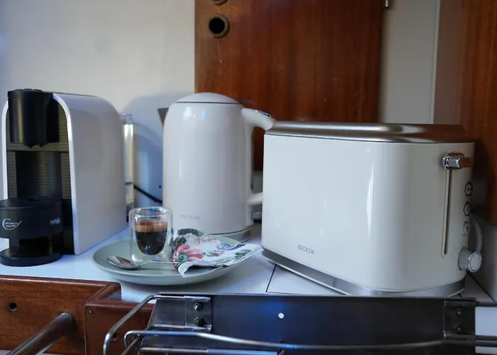 بوتيل The Classic Sailboat Retreat