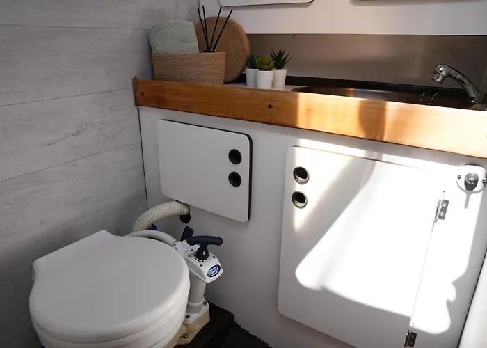 The Classic Sailboat Retreat بوتيل *