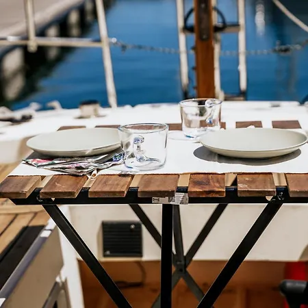 Ботель The Classic Sailboat Retreat Лісабон