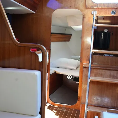 The Classic Sailboat Retreat * Лісабон