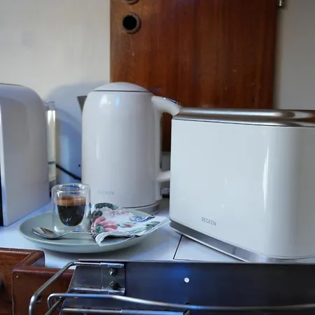 Ботель The Classic Sailboat Retreat