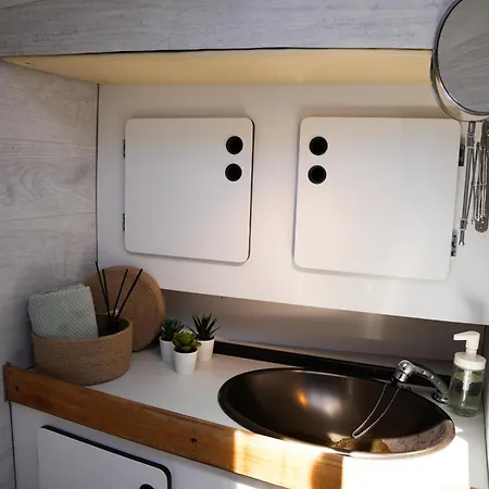 The Classic Sailboat Retreat Лісабон