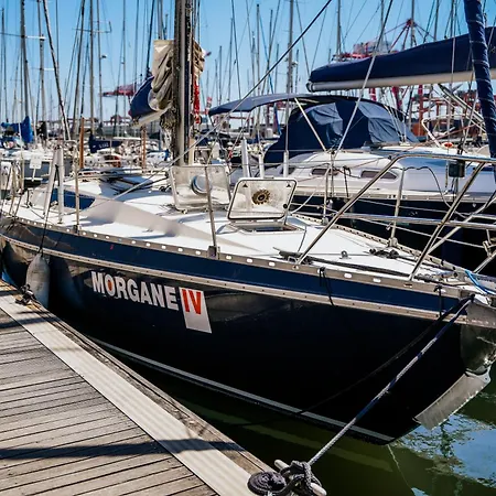 The Classic Sailboat Retreat Лісабон