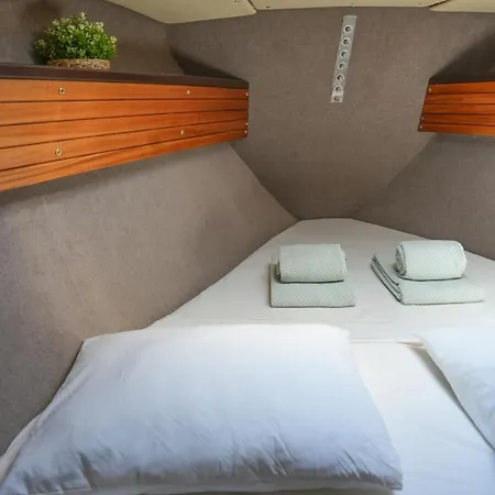 Ботель The Classic Sailboat Retreat Лісабон